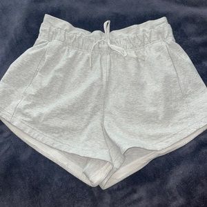 lululemon inner glow shorts - light grey